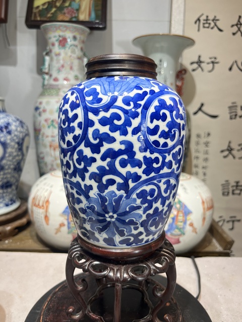 古玩陶瓷晚清青花纏枝蓮紋罐真品鑒賞圖