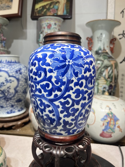 古玩陶瓷晚清青花纏枝蓮紋罐真品鑒賞圖