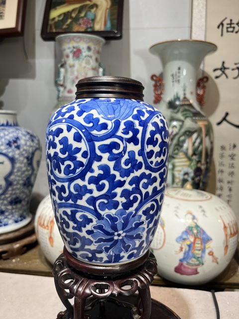 古玩陶瓷晚清青花纏枝蓮紋罐真品鑒賞圖