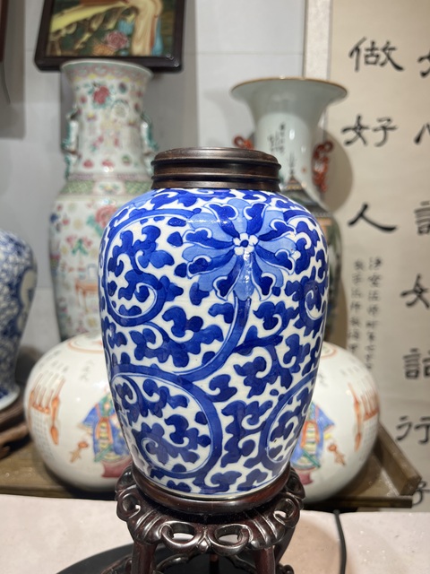 古玩陶瓷晚清青花纏枝蓮紋罐真品鑒賞圖