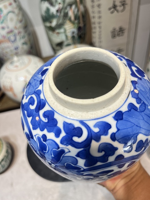 古玩陶瓷晚清青花纏枝蓮紋罐真品鑒賞圖