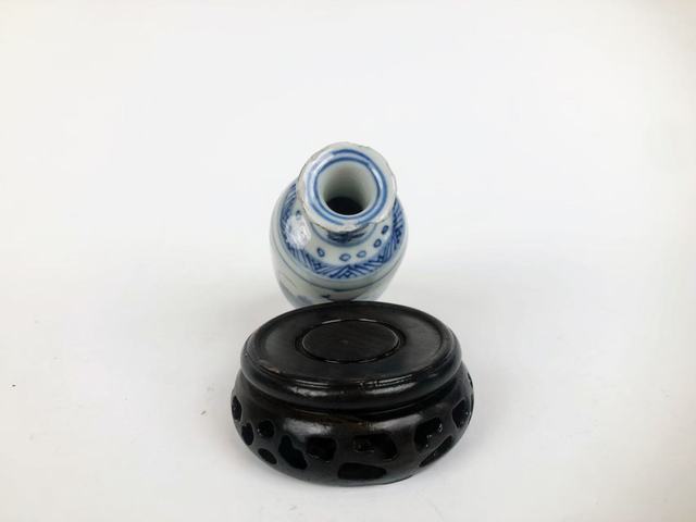 古玩陶瓷清康熙·青花洞石花鳥棒槌瓶真品鑒賞圖