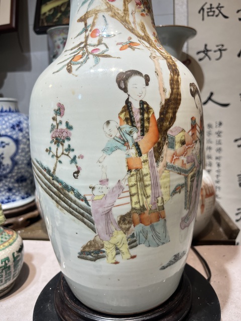 古玩陶瓷晚清粉彩人物仕女瓶真品鑒賞圖