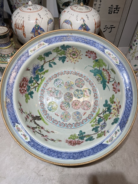 古玩陶瓷同治細路粉彩皮球花紋飾折沿盆真品鑒賞圖