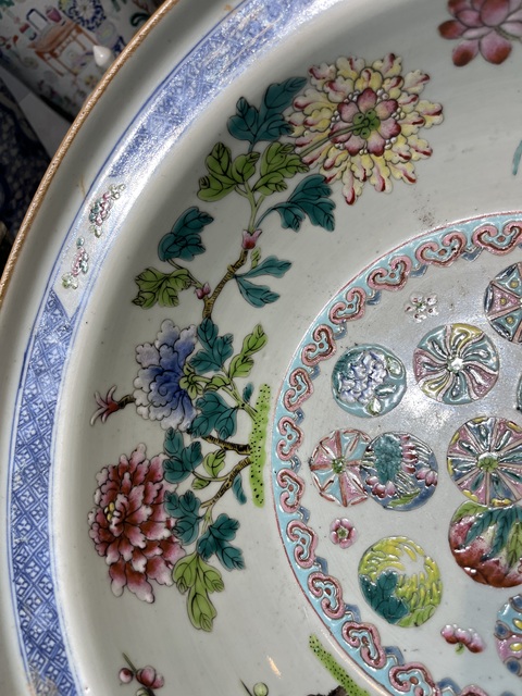 古玩陶瓷同治細路粉彩皮球花紋飾折沿盆真品鑒賞圖
