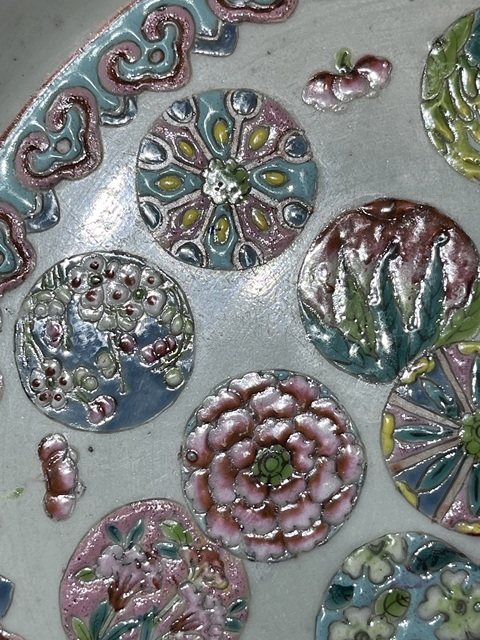 古玩陶瓷同治細路粉彩皮球花紋飾折沿盆真品鑒賞圖