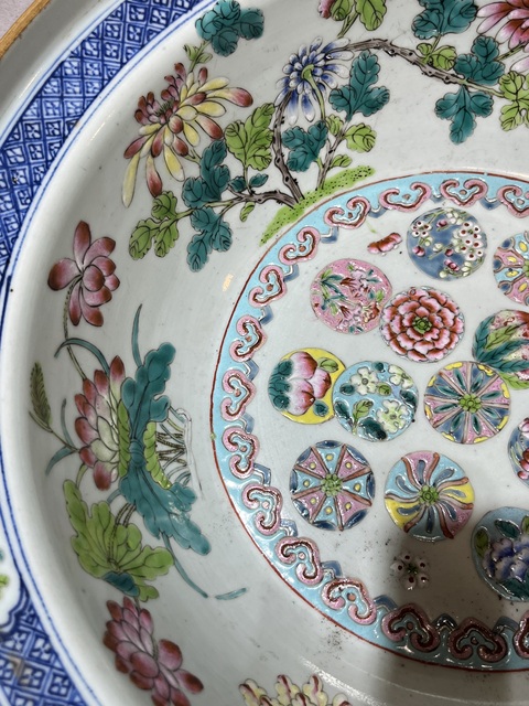 古玩陶瓷同治細路粉彩皮球花紋飾折沿盆真品鑒賞圖