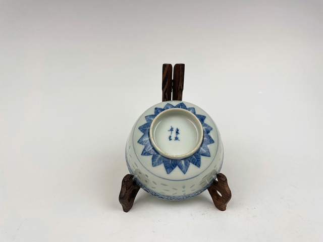 古玩陶瓷清光緒·青花玲瓏碗拍賣(mài),當(dāng)前價(jià)格0元