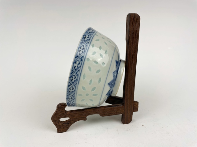 古玩陶瓷清光緒·青花玲瓏碗拍賣(mài),當(dāng)前價(jià)格0元