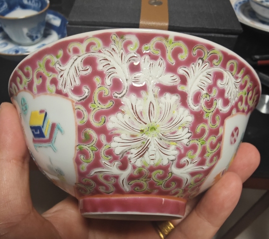 古玩陶瓷民國胭脂紅地開窗粉彩碗真品鑒賞圖
