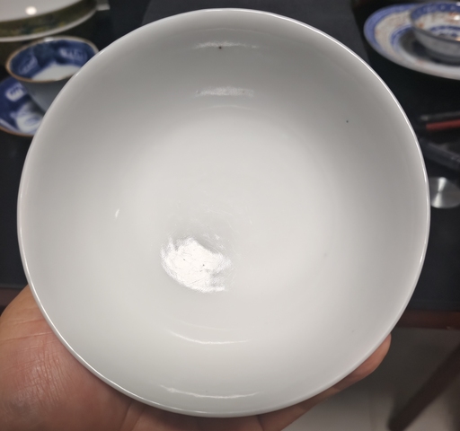 古玩陶瓷民國胭脂紅地開窗粉彩碗真品鑒賞圖