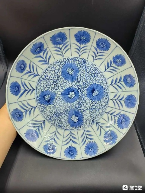 古玩陶瓷青花花卉紋盤真品鑒賞圖
