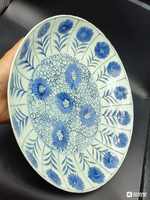 古玩陶瓷青花花卉紋盤真品鑒賞圖