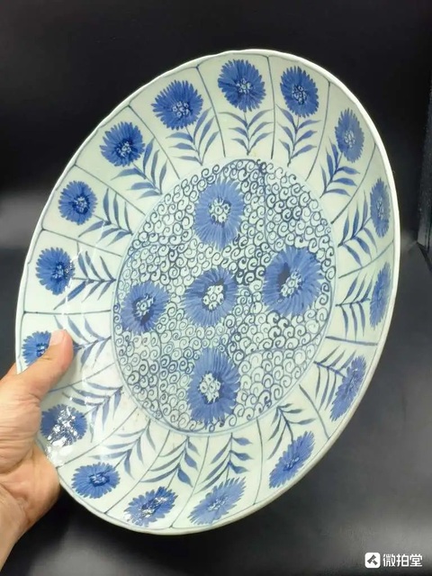 古玩陶瓷青花花卉紋盤真品鑒賞圖