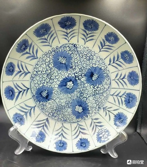 古玩陶瓷青花花卉紋盤真品鑒賞圖