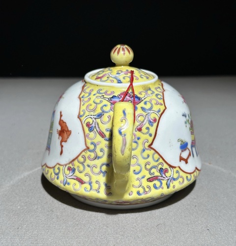 古玩陶瓷黃地粉彩開光博古圖茶壺真品鑒賞圖