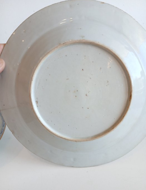 古玩陶瓷清雍正青花淺浮雕花卉紋盤真品鑒賞圖