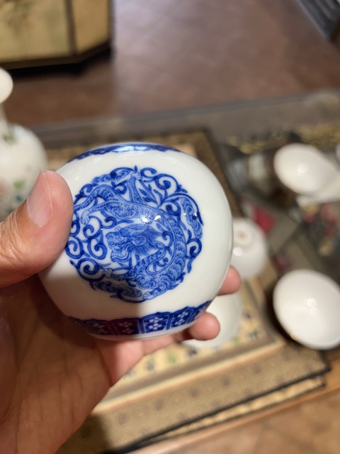 古玩陶瓷團龍紋青花水盂真品鑒賞圖
