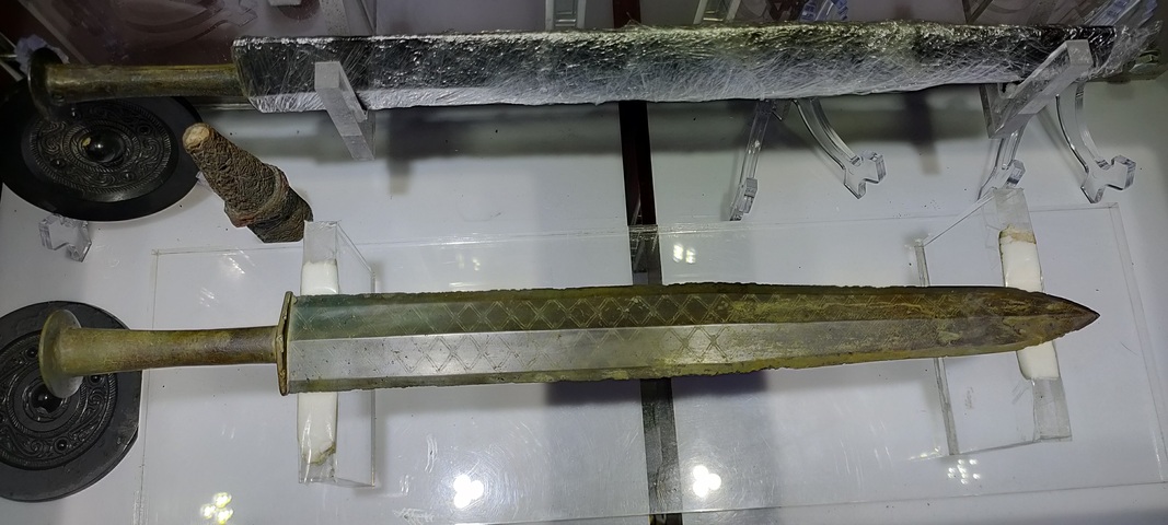 古玩銅器戰(zhàn)國· 菱形紋劍拍賣，當(dāng)前價格75000元