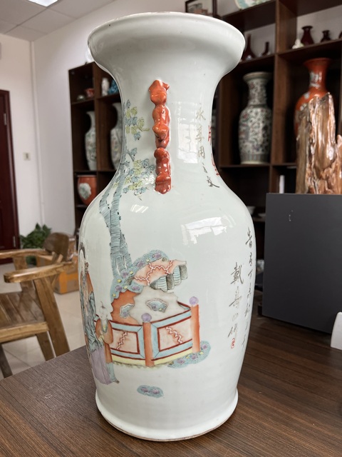 古玩陶瓷粉彩人物故事雙耳瓶真品鑒賞圖