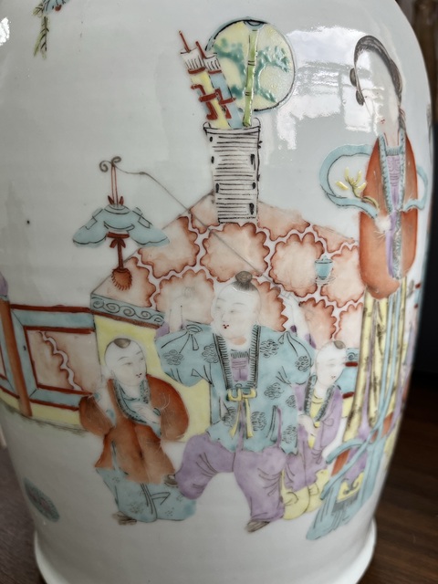 古玩陶瓷粉彩人物故事雙耳瓶真品鑒賞圖