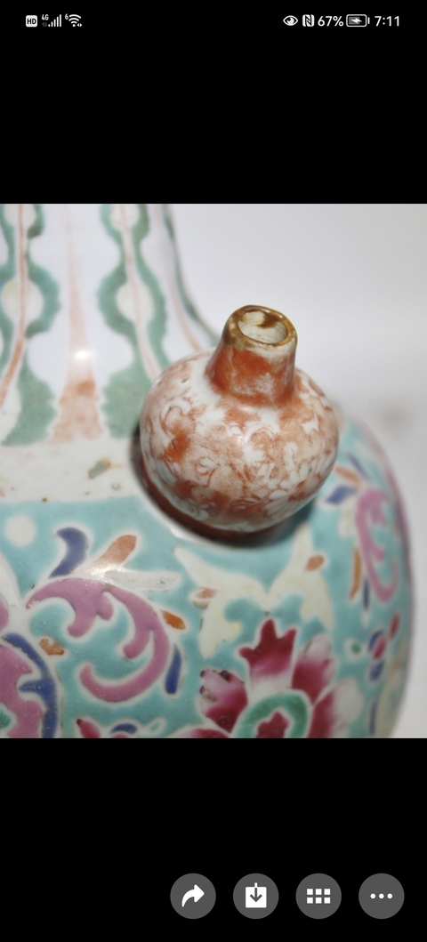 古玩陶瓷清雍正粉彩纏枝花卉紋軍持真品鑒賞圖