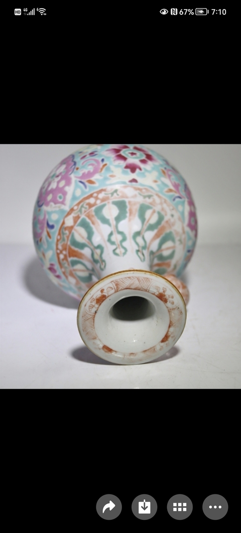 古玩陶瓷清雍正粉彩纏枝花卉紋軍持真品鑒賞圖