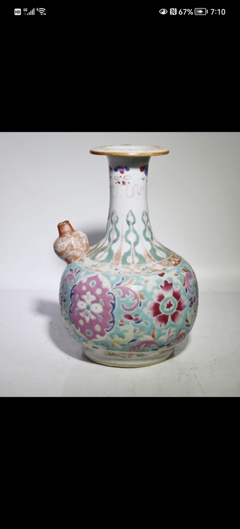 古玩陶瓷清雍正粉彩纏枝花卉紋軍持真品鑒賞圖