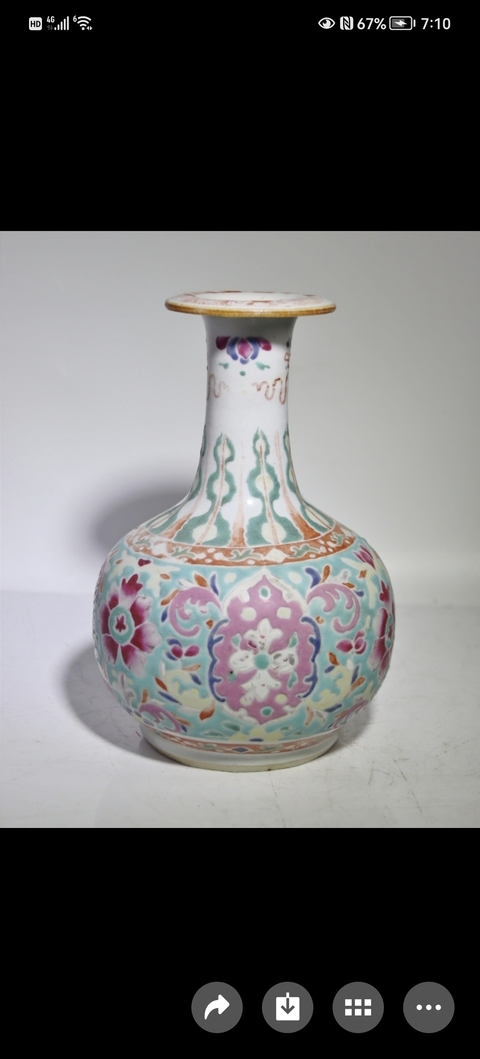 古玩陶瓷清雍正粉彩纏枝花卉紋軍持真品鑒賞圖