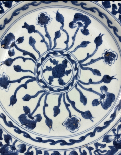 古玩陶瓷花卉紋青花盤真品鑒賞圖