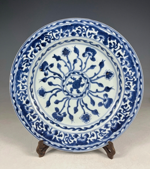 古玩陶瓷花卉紋青花盤真品鑒賞圖