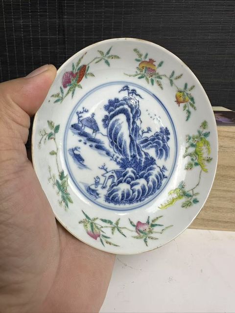 古玩陶瓷青花山水加粉彩三多紋臥盤真品鑒賞圖