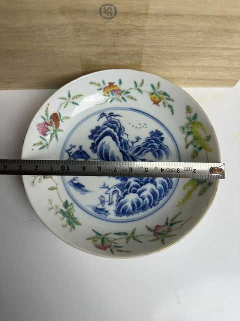 古玩陶瓷青花山水加粉彩三多紋臥盤真品鑒賞圖