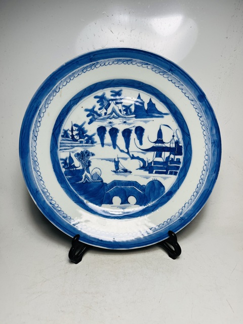 古玩陶瓷樓臺亭閣山水紋青花盤真品鑒賞圖