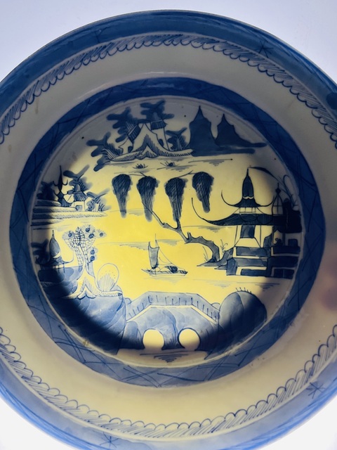 古玩陶瓷樓臺亭閣山水紋青花盤真品鑒賞圖