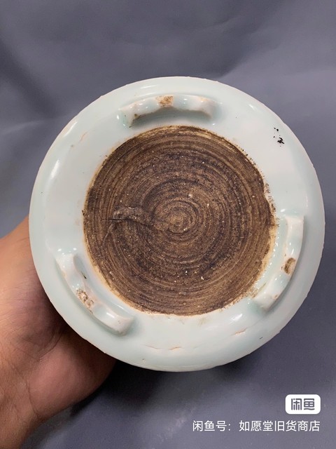 古玩陶瓷花卉紋青花三足筒式香爐真品鑒賞圖