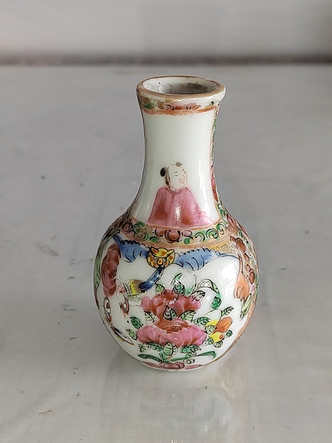 古玩陶瓷人物花鳥蝶紋廣彩瓶拍賣,當前價格800元