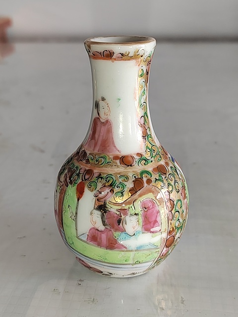 古玩陶瓷人物花鳥蝶紋廣彩瓶拍賣,當前價格800元