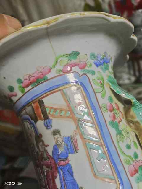 古玩陶瓷清晚期 粉彩人物紋瓶真品鑒賞圖