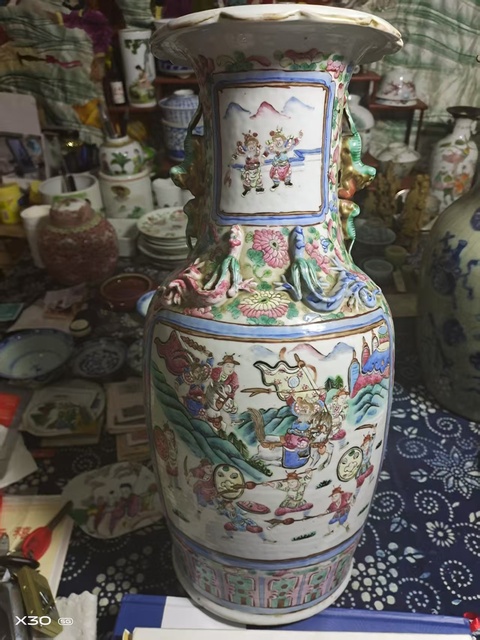 古玩陶瓷清晚期 粉彩人物紋瓶真品鑒賞圖