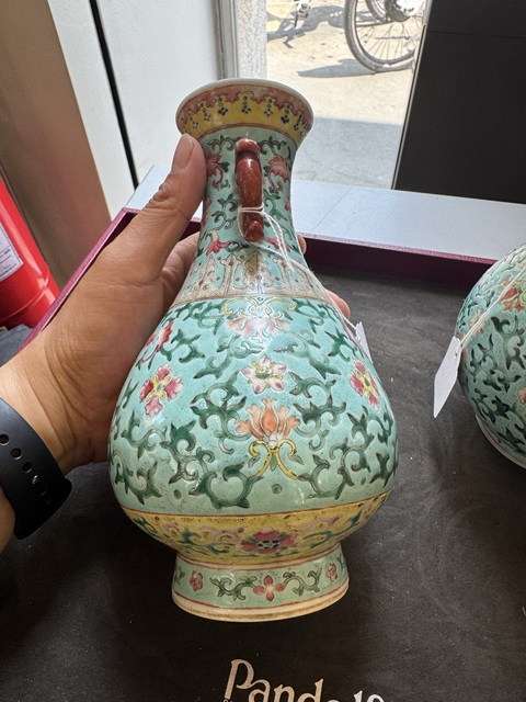 古玩陶瓷松石綠粉彩花卉紋玉壺春瓶真品鑒賞圖