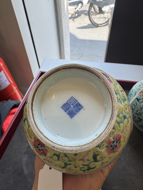 古玩陶瓷松石綠粉彩花卉紋玉壺春瓶真品鑒賞圖