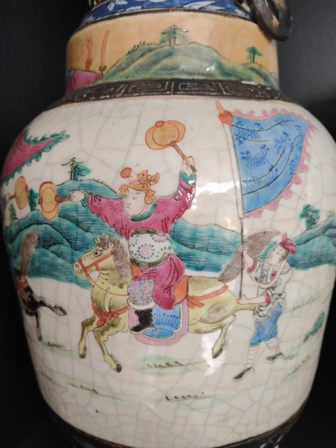 古玩陶瓷哥釉粉彩刀馬人物洗口瓶真品鑒賞圖