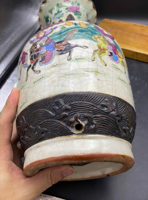 古玩陶瓷哥釉粉彩刀馬人物洗口瓶真品鑒賞圖
