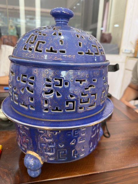 古玩陶瓷祭蘭釉描金婁空熏爐真品鑒賞圖