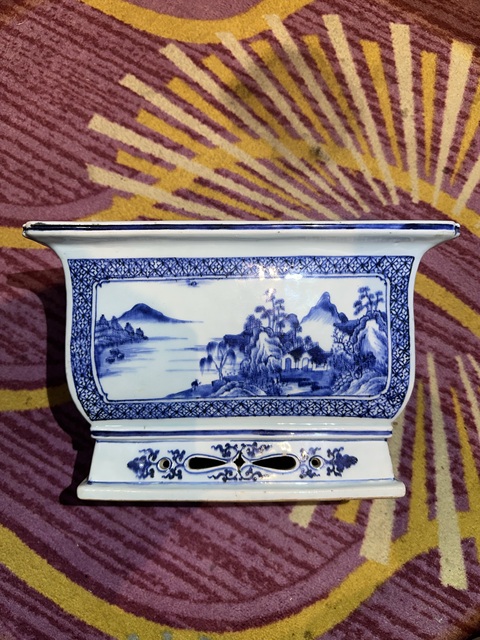 古玩陶瓷青花山水人物長方花盆真品鑒賞圖