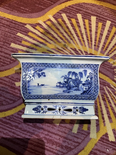 古玩陶瓷青花山水人物長方花盆真品鑒賞圖