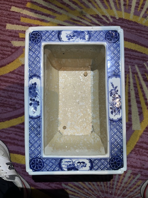 古玩陶瓷青花山水人物長方花盆真品鑒賞圖