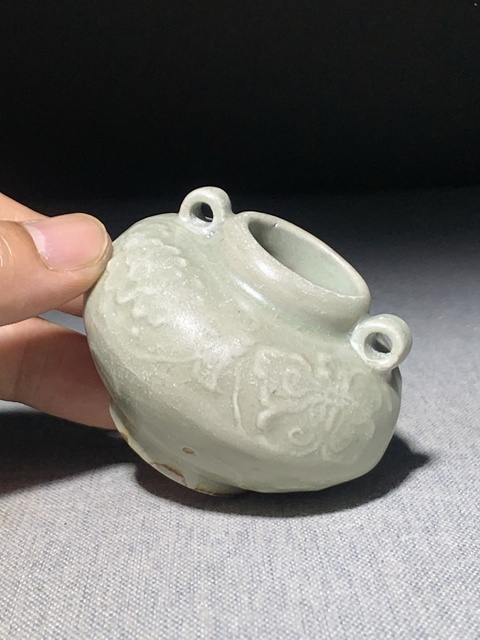 古玩陶瓷龍泉窯青釉印花雙系水盂真品鑒賞圖