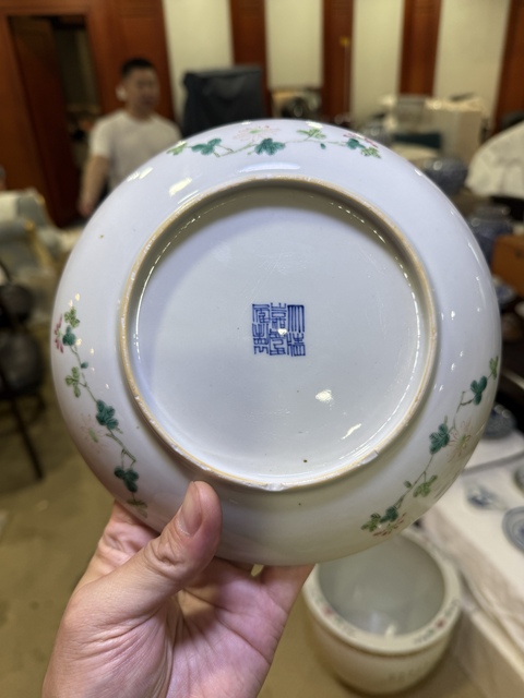 古玩陶瓷安居樂業(yè)粉彩盤真品鑒賞圖